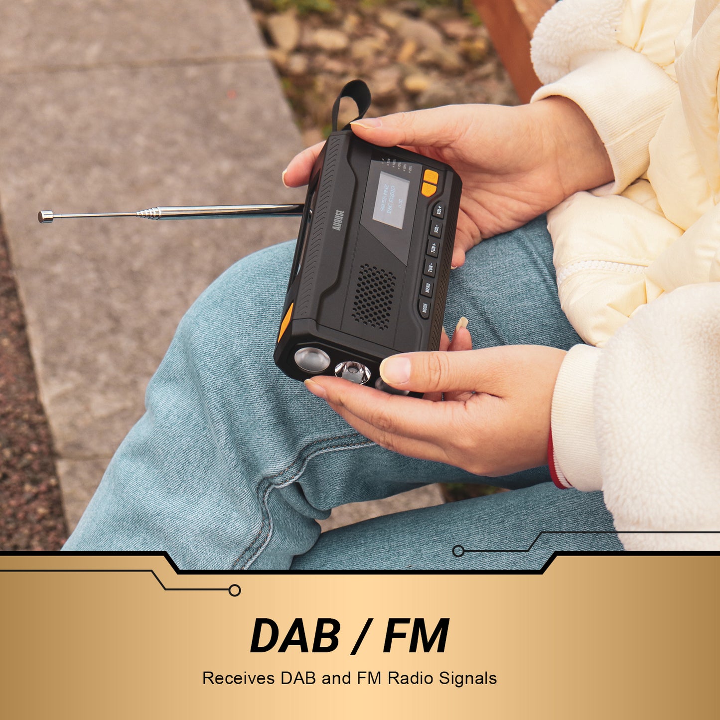 Wind Up Radio 3-in-1 Solar Rechargeable Battery FM DAB Bluetooth - August MB290B [Refurbished]